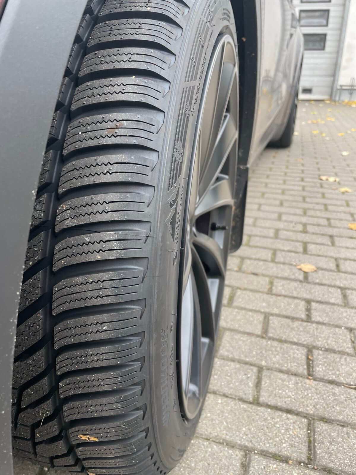 tesla_rial_lugano_hankook_winter_003.jpeg